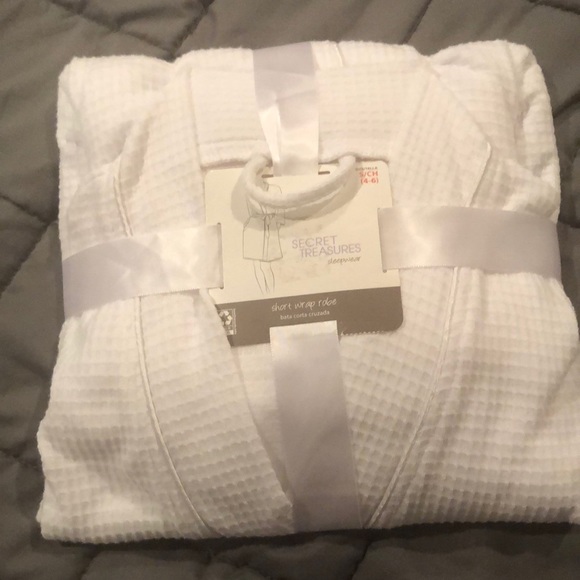 Gorgeous White Waffle Robe - Picture 5 of 6